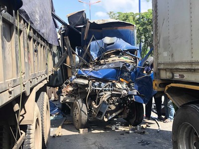 TP.HCM: Tai nạn liên hoàn trên xa lộ Hà Nội, 2 người thương vong
