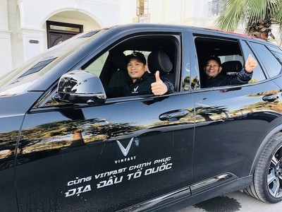 Cộng đồng VinFaster chinh phục cao nguyên đá Đồng Văn