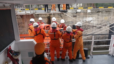 Đà Nẵng: Cứu kịp thời ngư dân bị chấn thương sọ não ở biển Hoàng Sa