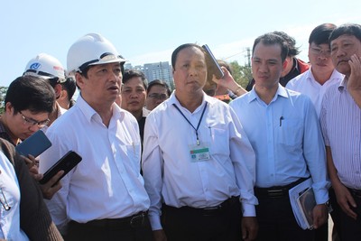 Phó Chủ tịch Đà Nẵng “thị sát” ô nhiễm ở cảng cá lớn nhất miền Trung