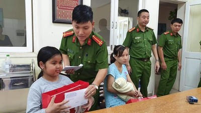 Đà Nẵng: Công an quận Hải Châu tặng quà cho các bệnh nhi nghèo