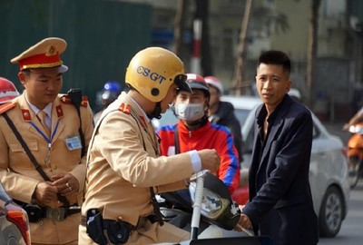 Hà Nội: Phạt gần 3,2 tỷ đồng vi phạm giao thông trong 2 tuần