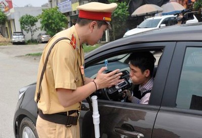 Để tránh bị phạt nặng dịp Tết tài xế ô tô nên đi như thế nào?