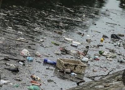 Rùng mình, sông Tô Lịch ngập ngụa rác sau Tết