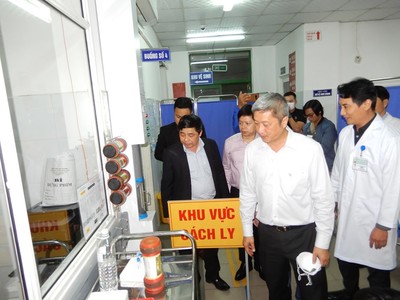 Thứ trưởng Bộ Y tế kiểm tra khu cách ly virus Corona tại BV Đà Nẵng