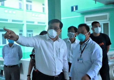 Chủ tịch Đà Nẵng thị sát khu cách ly bệnh nhân nghi nhiễm nCoV