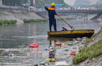 Xử lý ô nhiễm sông Tô Lịch: Cần phải có giải pháp dài hạn