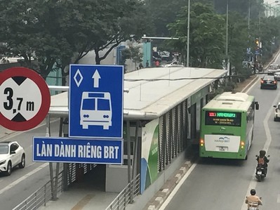 Hà Nội phân làn riêng xe công cộng: Cần phải có lộ trình