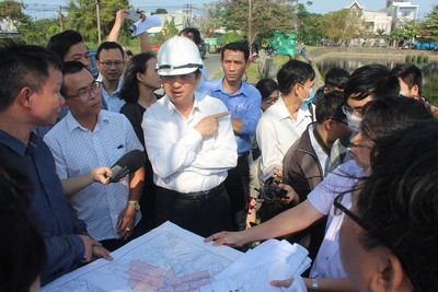 Phó Chủ tịch Đà Nẵng “thị sát” điểm nóng ô nhiễm hồ Bàu Trảng