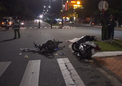 Đà Nẵng: Va chạm giữa 2 xe máy, 3 người thương vong