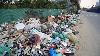 Đường Nguyễn Văn Huyên kéo dài, mới sử dụng đã biến thành bãi rác!