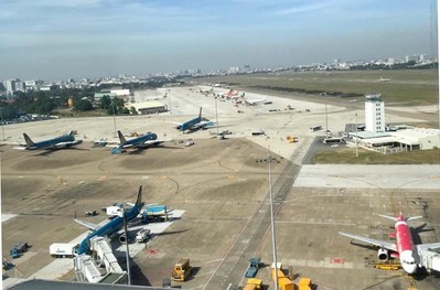 Đề xuất đóng cửa 1 đường băng sân bay Tân Sơn Nhất để sửa chữa