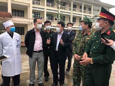 CLB Báo chí Bắc Giang tặng gel rửa tay sát khuẩn cho tỉnh Bắc Giang