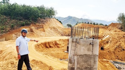 Dân huyện nghèo hiến đất xây dựng nông thôn mới
