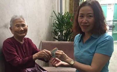 Mẹ Việt Nam anh hùng 91 tuổi ủng hộ 5 triệu đồng chống dịch Covid-19