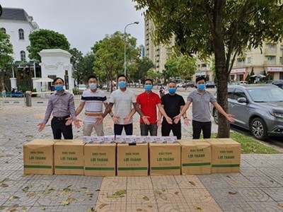 Tuấn Hưng ủng hộ 10.000 khẩu trang y tế cho bác sĩ BV Bạch Mai