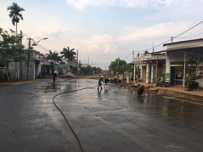Huyện Cư Jút: Thi công đường dang dở, gây ô nhiễm môi trường