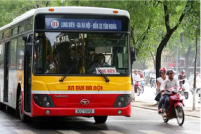 Hà Nội huy động 100 xe buýt đưa người cách ly về địa phương