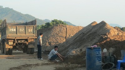 Sông Mã - Sơn La: UBND huyện ra công văn xin “giải cứu” cát tặc?