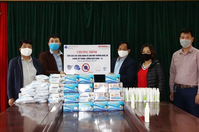 Nghệ An: 2.400 khẩu trang, gel rửa tay cho công nhân môi trường