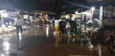 Việt Trì - Phú Thọ: Ai bảo kê để bãi đỗ xe biến thành chợ hoa quả?