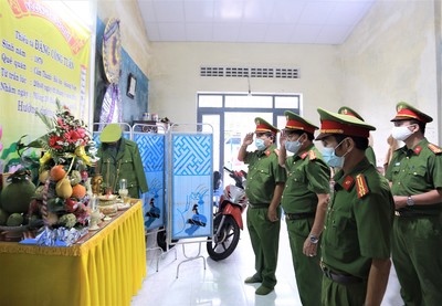 Phòng CSHS Công an Đà Nẵng thăm hỏi gia đình 3 đồng đội hy sinh