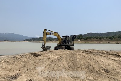 Khánh Hoà chỉ đạo xử lý khai thác cát trái phép tại hồ Cam Ranh