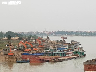 Bãi tập kết vật liệu trái phép lộng hành ở Bắc Ninh