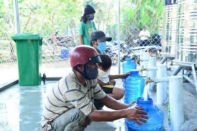 Gần 4.000 người dân Kon Tum nhận nguồn nước miễn phí của Bộ TN&MT