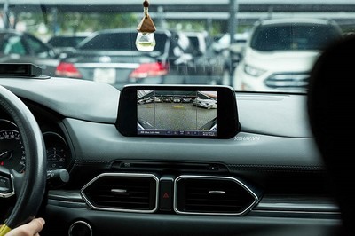 Bộ Công an đề xuất xe ô tô bắt buộc phải có camera lùi