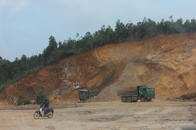 Đà Nẵng: Ồ ạt khai thác đất trái phép tại DA KCN thông tin tập trung