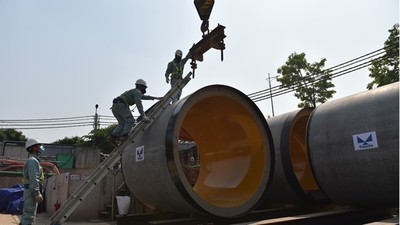 Lắp đặt cống dẫn nước sông Tô Lịch vào nhà máy xử lý nước thải