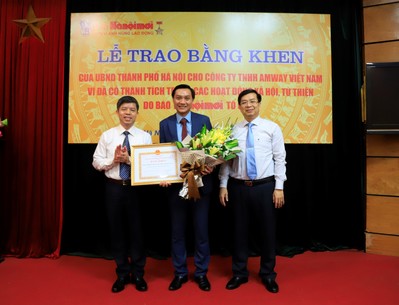 Amway Việt Nam nhận bằng khen vì hoạt động xã hội, từ thiện