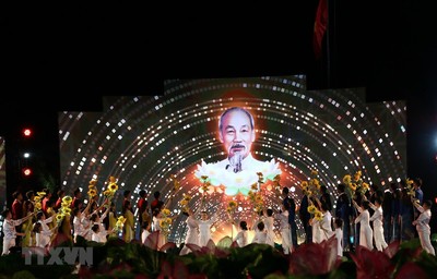 Sâu lắng cầu truyền hình 'Hồ Chí Minh, Sáng ngời ý chí Việt Nam'