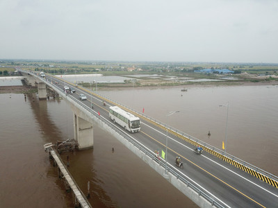 Khánh thành cầu vượt sông nối 2 huyện của Nam Định