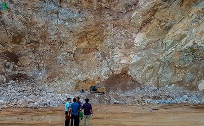 Sập mỏ đá Điện Biên: Tìm kiếm nạn nhân còn lại dưới hàng trăm m3 đá