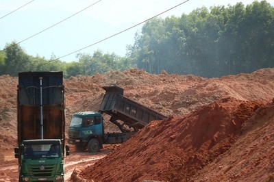 Sai phạm hàng loạt, Công ty Thanh Hà VN vẫn rầm rộ khai thác đất