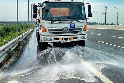Thành phố Hà Nội quyết định chi 114 tỷ đồng rửa đường