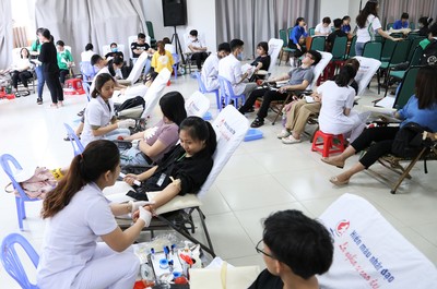 Đà Nẵng: Hàng trăm sinh viên Đại học Đông Á hiến máu cứu người