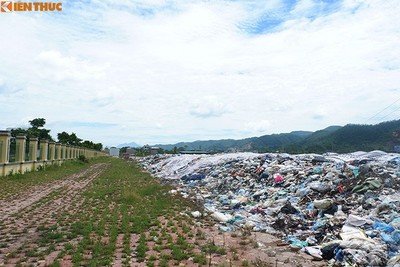 Bãi rác “khổng lồ” gần quảng trường Hòa Bình không đúng quy hoạch