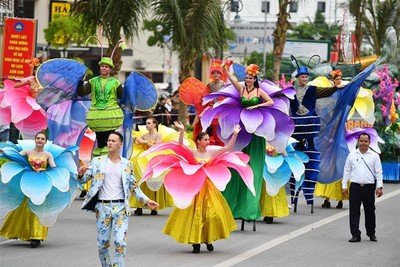 Carnival đường phố mở màn ấn tượng Lễ hội Du lịch biển Sầm Sơn 2020