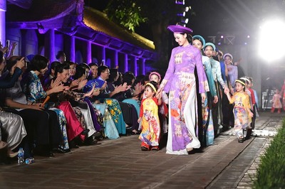 Hà Nội: Hơn 1.000 áo dài tỏa sáng tại Văn Miếu - Quốc Tử Giám