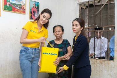 HH Khánh Vân thăm gia đình nạn nhân chất độc màu da cam tại TP Vinh