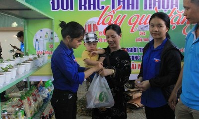 Đà Nẵng: Tạo thói quen từ siêu thị 'Đổi rác thải nhựa lấy quà tặng'
