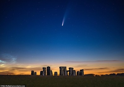 Những bức ảnh tuyệt đẹp chụp sao chổi Neowise trên bầu trời nước Anh