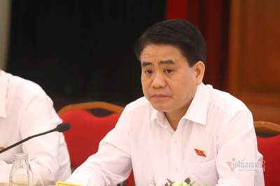 Chủ tịch Nguyễn Đức Chung đồng cảm với người dân khu bãi rác Nam Sơn