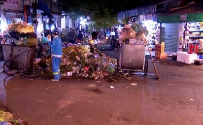Video: Công nhân môi trường quay cuồng dọn rác