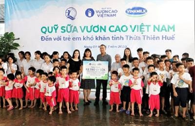 Quỹ sữa vươn cao Việt Nam đến với trẻ em Thừa Thiên Huế