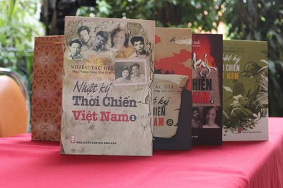 Tọa đàm gặp mặt các tác giả bộ sách 'Nhật ký thời chiến Việt Nam'