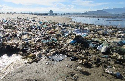 Hình ảnh rác thải 'bủa vây' các bãi biển ven bờ ở Ninh Thuận
